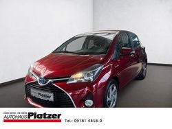 Rot Gebraucht 2017 Toyota Yaris Hybrid Team Limousine | 10.980 € (Fairer Preis)
