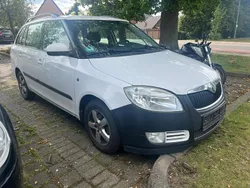 Weiß Gebraucht 2008 Skoda Fabia Kombi | 900 €