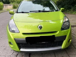 Grün Gebraucht 2009 Renault Clio III Kleinwagen | 1.900 € (Fairer Preis)
