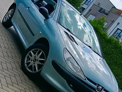 Silber Gebraucht 2000 Peugeot 206 Kleinwagen | 890 €