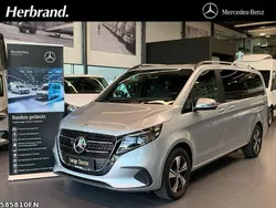 Hightechsilber metallic Gebraucht 2024 Mercedes V300 Style Van / Kleinbus | 74.770 €