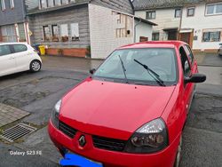 Gebraucht 2006 Renault Clio II Kleinwagen | 800 €