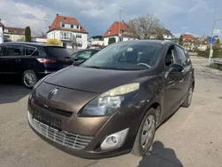 Braun Gebraucht 2011 Renault Scénic III Luxe Van / Kleinbus | 3.900 € (Guter Preis)
