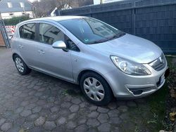Silber Gebraucht 2010 Opel Corsa Limousine | 3.999 € (Etwas zu teuer)