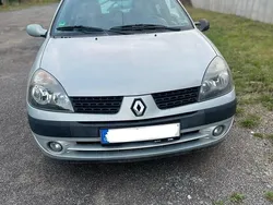 Silber Gebraucht 2002 Renault Clio II Kleinwagen | 1.100 €