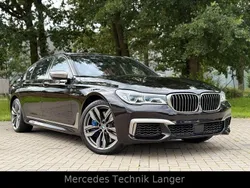 Schwarz Gebraucht 2018 BMW M760 Executive Limousine | 53.900 € (Guter Preis)