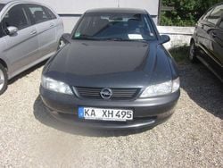 Schwarz Gebraucht 1996 Opel Vectra Limousine | 1.750 € (Fairer Preis)