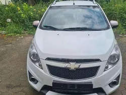 Weiß Gebraucht 2012 Chevrolet Spark LTZ Kleinwagen | 1.990 € (Etwas zu teuer)
