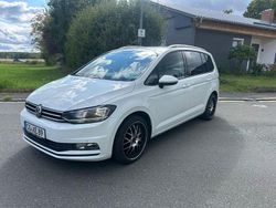 Weiß Gebraucht 2017 VW Touran Highline Van / Kleinbus | 16.999 € (Fairer Preis)