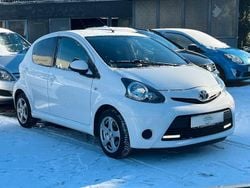 Weiß Gebraucht 2013 Toyota Aygo Connect Style Kleinwagen | 4.480 € (Guter Preis)