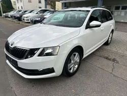 Weiß Gebraucht 2020 Skoda Octavia Ambition Kombi | 12.990 € (Guter Preis)