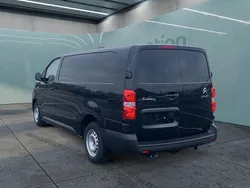 Schwarz Gebraucht 2023 Citroën Jumpy Van / Kleinbus | 28.349 € (Fairer Preis)
