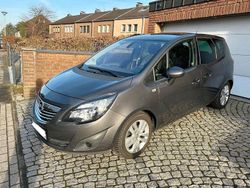 Grau Gebraucht 2011 Opel Meriva Innovation Van / Kleinbus | 4.450 € (Fairer Preis)