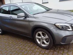 Grau Gebraucht 2017 Mercedes GLA180 Urban SUV | 20.200 € (Fairer Preis)