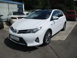 Weiß Gebraucht 2014 Toyota Auris Hybrid Executive Limousine | 10.500 € (Guter Preis)