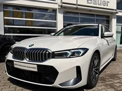 Weiß Gebraucht 2023 BMW 318 M Sport Kombi | 35.950 € (Fairer Preis)