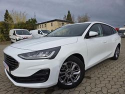 Weiß Gebraucht 2024 Ford Focus Titanium X Limousine | 18.990 € (Fairer Preis)