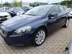 Blau Gebraucht 2015 Volvo V40 Momentum Kombi | 9.990 € (Fairer Preis)