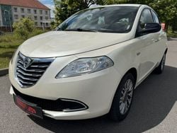 Weiß Gebraucht 2012 Lancia Ypsilon Gold Kleinwagen | 7.300 € (Fairer Preis)