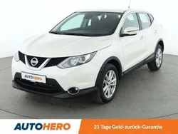 Weiß Gebraucht 2015 Nissan Qashqai Acenta SUV | 11.420 € (Fairer Preis)