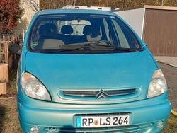 Blau Gebraucht 2003 Citroën Xsara Picasso Exclusive Van / Kleinbus | 1.999 € (Fairer Preis)