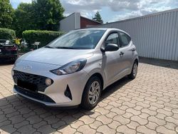 Silber Gebraucht 2021 Hyundai i10 Kleinwagen | 8.445 € (Superpreis)