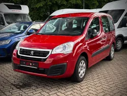 Rot Gebraucht 2018 Peugeot Partner Tepee Active Van / Kleinbus | 12.890 € (Etwas zu teuer)