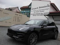 Tiefschwarzmetallic Gebraucht 2017 Porsche Macan Performance Package SUV | 39.999 €