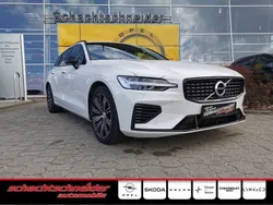 Weiß Gebraucht 2020 Volvo V60 R-Design Kombi | 29.490 € (Guter Preis)