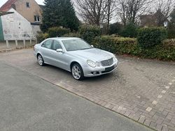 Grau Gebraucht 2006 Mercedes E200 Limousine | 3.999 € (Guter Preis)