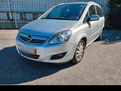 Silber Gebraucht 2010 Opel Zafira Van / Kleinbus | 2.000 € (Guter Preis)
