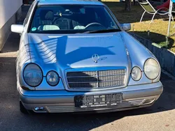 Silber Gebraucht 1995 Mercedes E200 Classic Limousine | 2.200 €