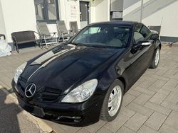 Weiß Gebraucht 2014 Mercedes SLK200 Cabrio | 8.880 €