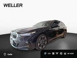 Carbonschwarz (schwarz) Gebraucht 2024 BMW 520 Comfort Edition Kombi | 49.480 € (Superpreis)