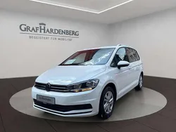 Weiß Gebraucht 2024 VW Touran Comfortline Van / Kleinbus | 32.444 € (Fairer Preis)