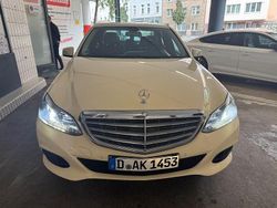 Gelb Gebraucht 2014 Mercedes E200 Elegance Limousine | 7.500 €