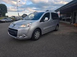 Grau Gebraucht 2010 Peugeot Partner Tepee Premium Van / Kleinbus | 2.700 € (Guter Preis)