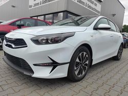 Weiß weiß Neu 2025 Kia Ceed Limousine | 20.489 € (Guter Preis)