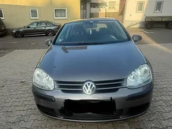Braun Gebraucht 2005 VW Golf V Kleinwagen | 2.999 € (Fairer Preis)