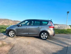 Grau Gebraucht 2010 Renault Scénic III Dynamique Van / Kleinbus | 5.000 € (Guter Preis)