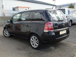 Schwarz Gebraucht 2007 Opel Zafira Van / Kleinbus | 2.799 € (Fairer Preis)