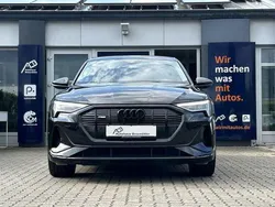 Brillantschwarz Gebraucht 2022 Audi e-tron S-Line SUV | 31.750 € (Guter Preis)