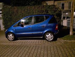 Blau Gebraucht 1999 Mercedes A160 Elegance Limousine | 2.600 € (Teuer)