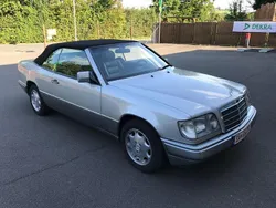 Silber Gebraucht 1996 Mercedes E220 Cabrio | 44.900 €