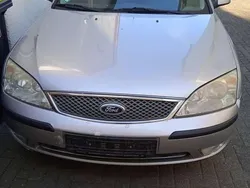 Grau Gebraucht 2004 Ford Mondeo Ghia Kombi | 750 € (Superpreis)