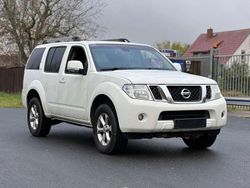 Weiß Gebraucht 2013 Nissan Pathfinder Comfort SUV | 9.800 €