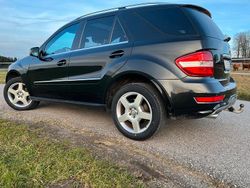 Schwarz Gebraucht 2011 Mercedes ML300 AMG SUV | 13.400 €