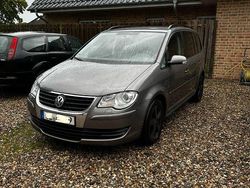 Grau Gebraucht 2010 VW Touran Van / Kleinbus | 4.600 € (Fairer Preis)