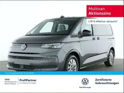 Grau Gebraucht 2024 VW Multivan Life Van / Kleinbus | 52.450 € (Guter Preis)