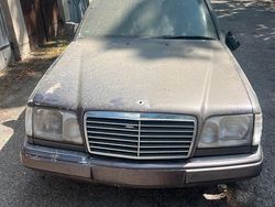 Braun Gebraucht 1994 Mercedes 220 Kombi | 1.900 €